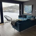 Ski-in & Out Totten Two Bedrooms アパート *
