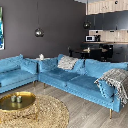 Ski-in & Out Totten Two Bedrooms Apartment *